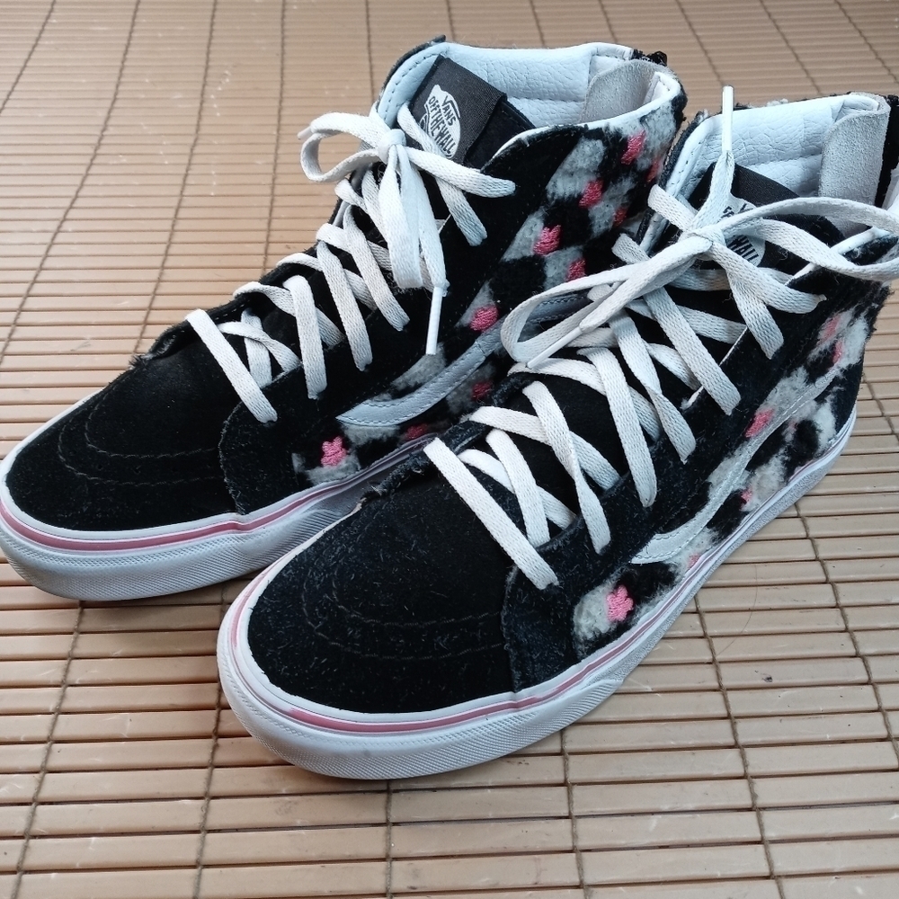 VANS Off The Wall Skateboarding Shoes. Black suede. 3 Dimension Checkerboard bla